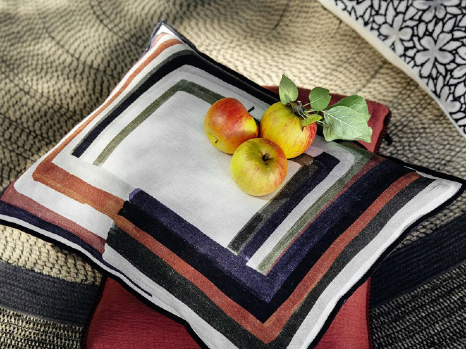 Atelier párnahuzat – művészi elegancia a térben